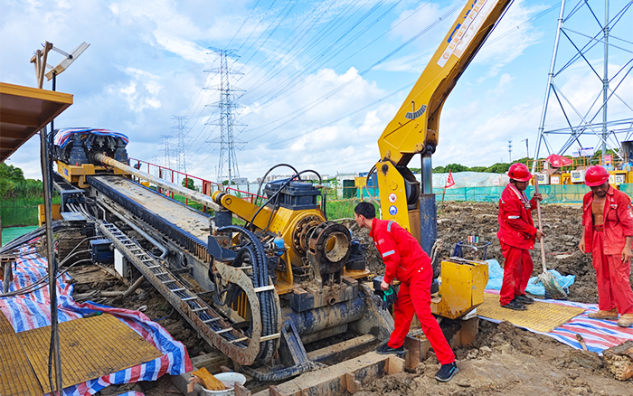 徐工定向鉆機(jī)護(hù)航西氣東輸能源“新絲路”