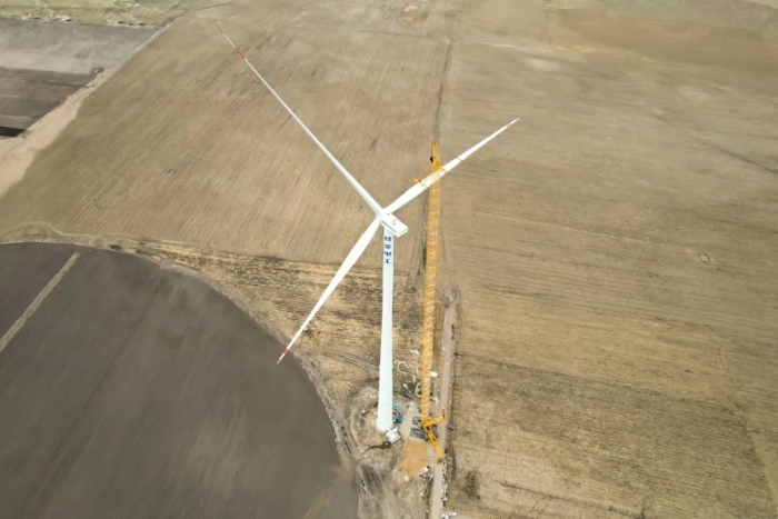 高空之巔，再鑄榮光！XLC18000M助力大型風電場首臺185米風機成功吊裝