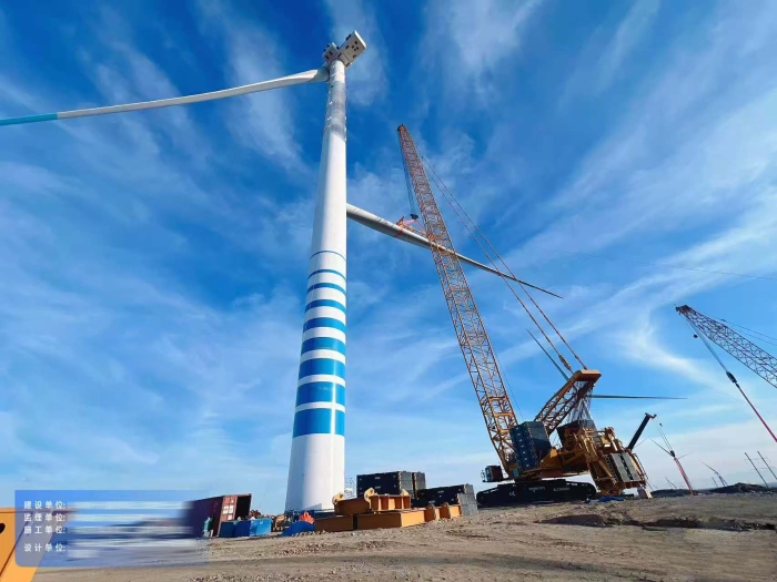 大國重器顯擔當——XLC18000M征戰戈壁灘，125米高空精準托起10兆瓦風電巨擘！
