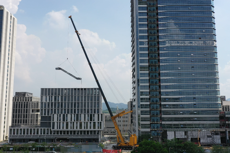 徐工XCA1000G9-1以“智”破局，賦能城市復雜空間高效吊裝
