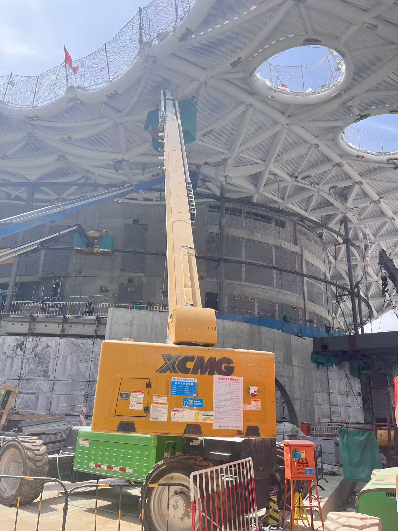 云端起舞！徐工高空作業平臺助力雄安“財富之門”幕墻精準“換裝”