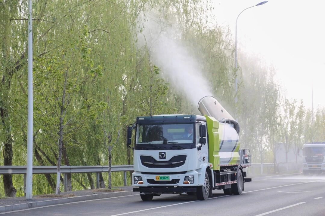 徐工多功能霧炮車助力圍剿楊柳絮