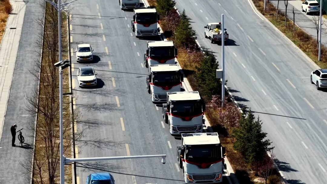 徐工純電動牽引車助戈壁“綠色轉身”