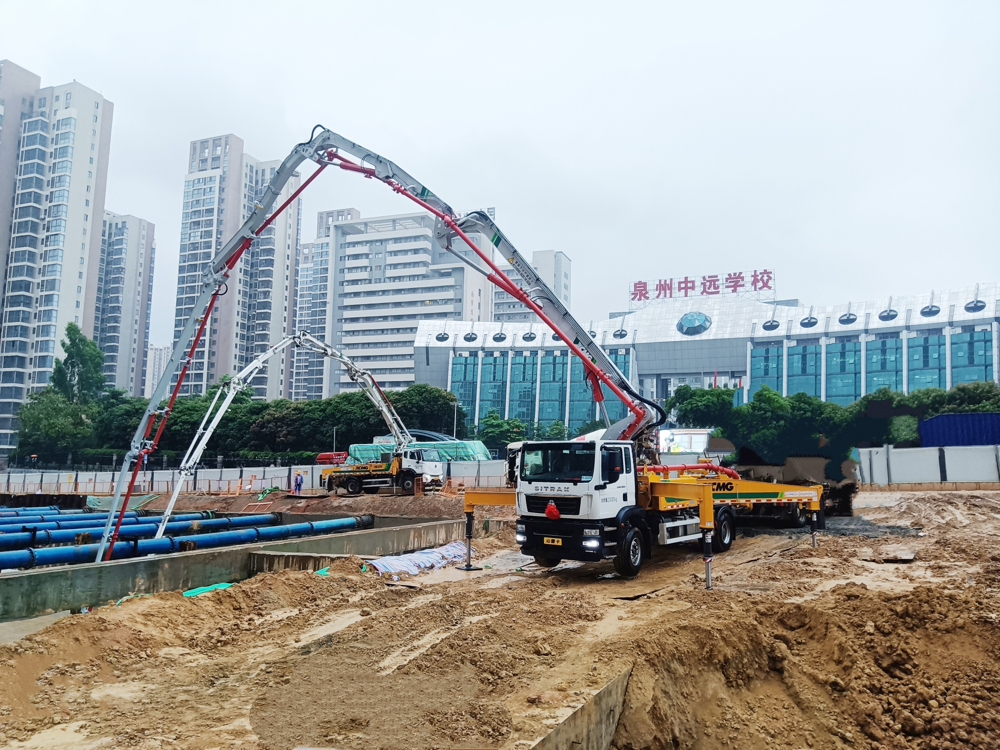 徐工混凝土成套化裝備高效澆筑泉州快速路改造工程！