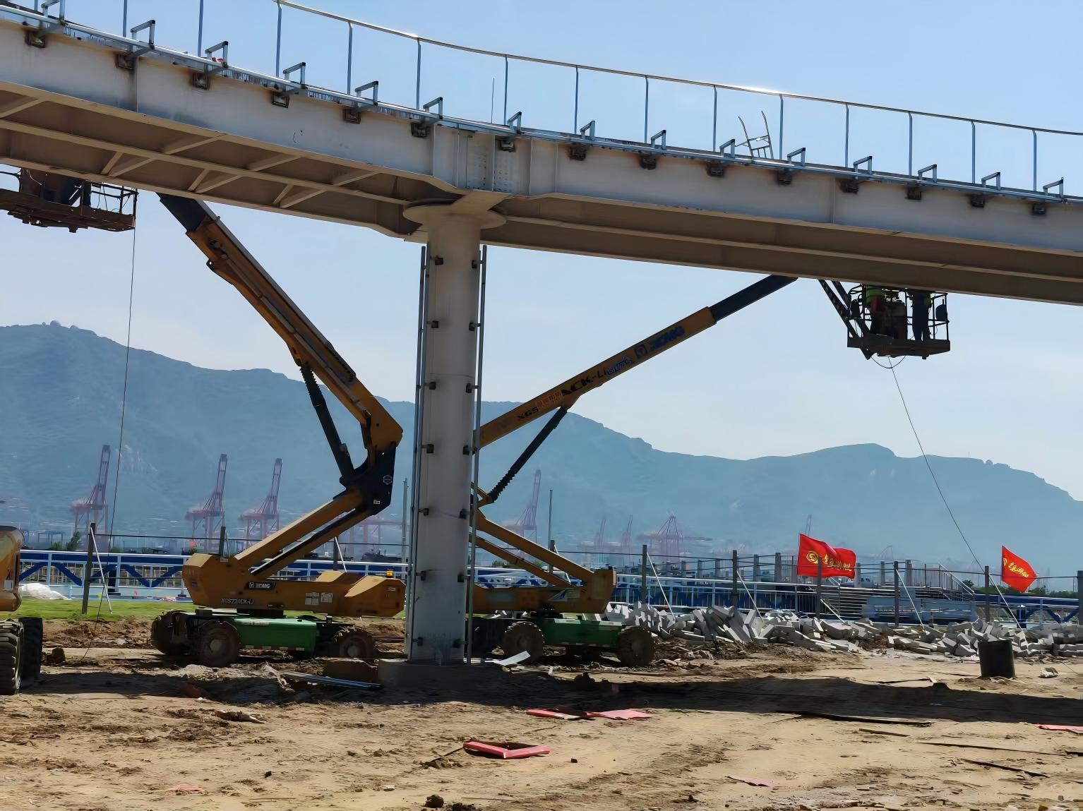 鹽霧里搭起 “空中環線”！徐工高空作業平臺奮戰連島景區建設